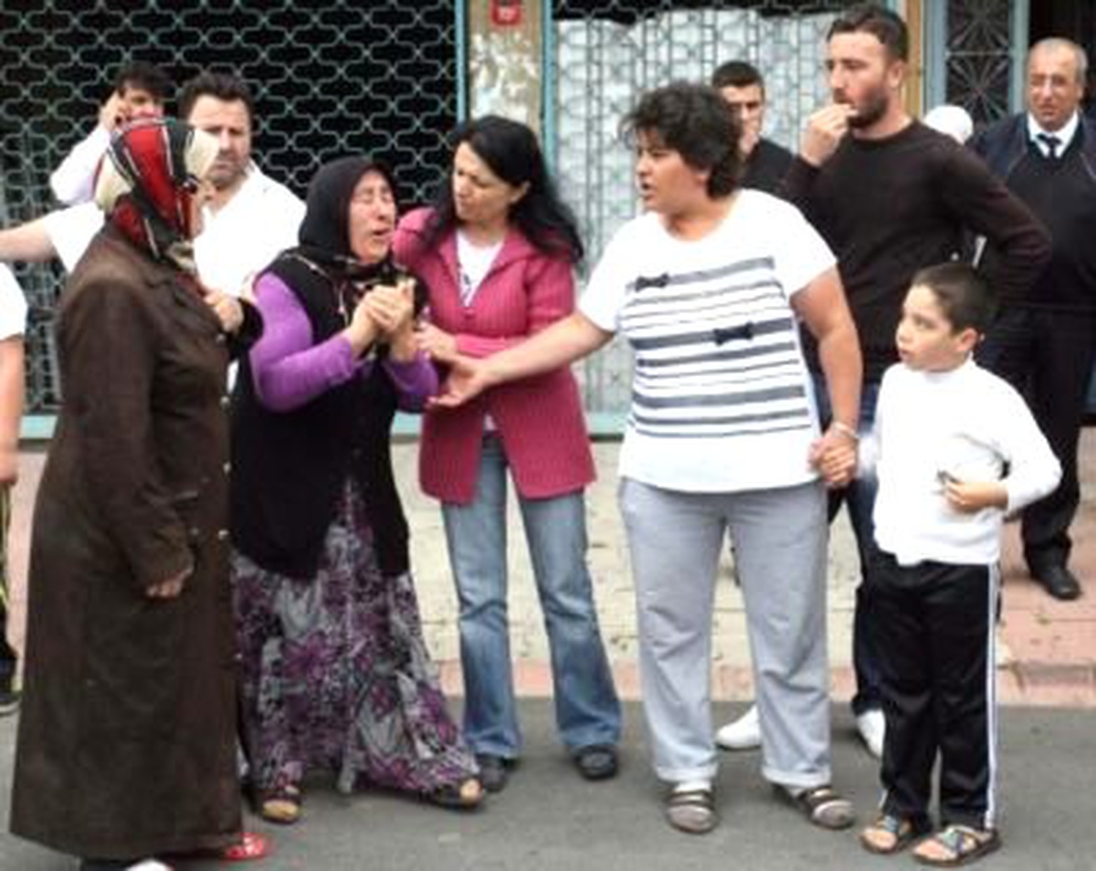 Kaldırımda Yürürken Otomobilin Çarptığı Kadın Hayatını Kaybetti