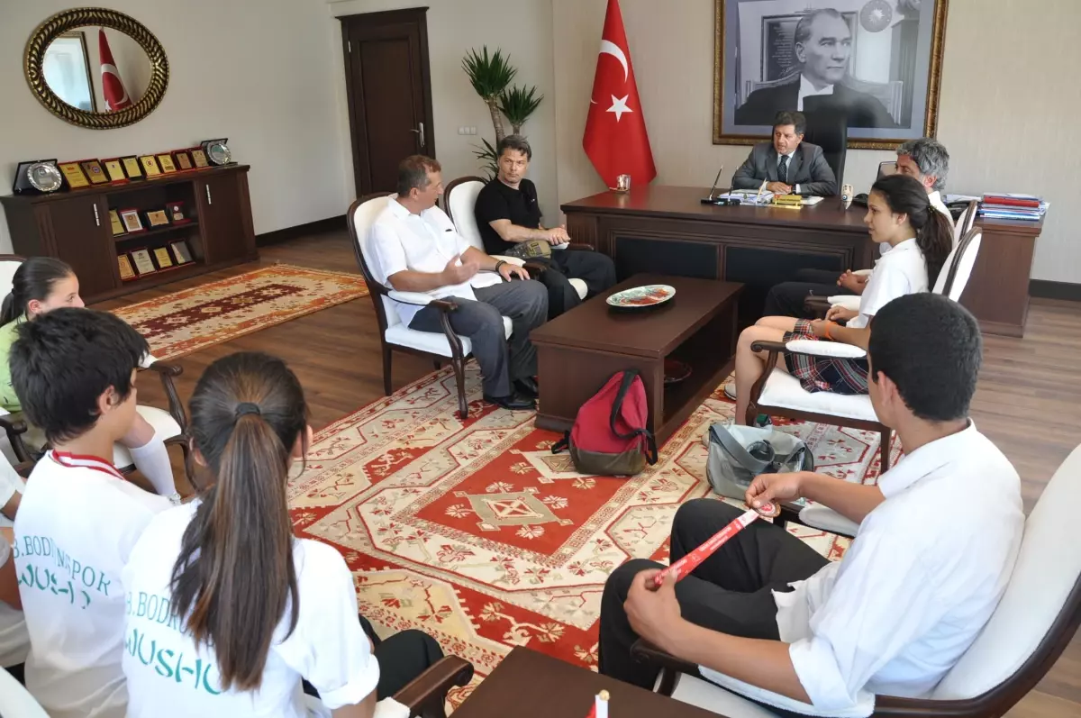 Kaymakam Gödekmerdan\'dan Başarılı Sporculara Ödül