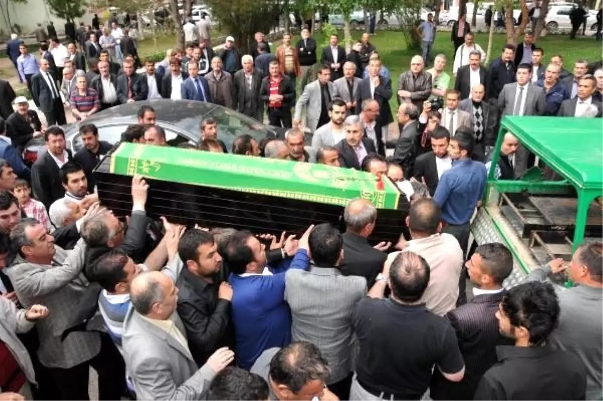 Kazada Ölen Boks Antrenörü Toprağa Verildi