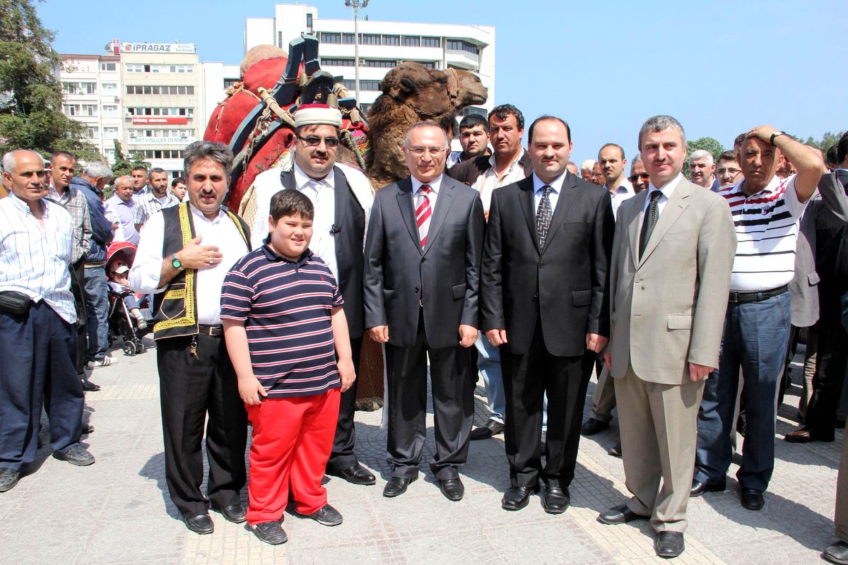 Kermeste Açık Artırma ile Deve Satıldı