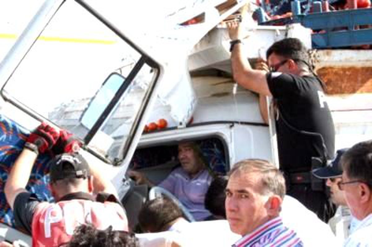 Kırmızı Işıkta Duran Tır\'a Kamyon Çarptı: 1 Yaralı