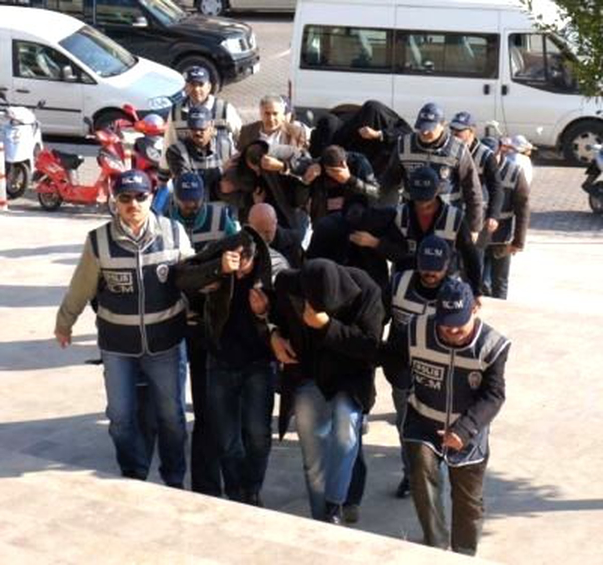 Okmeydanı\'nda Terör Operasyonu: 9 Gözaltı