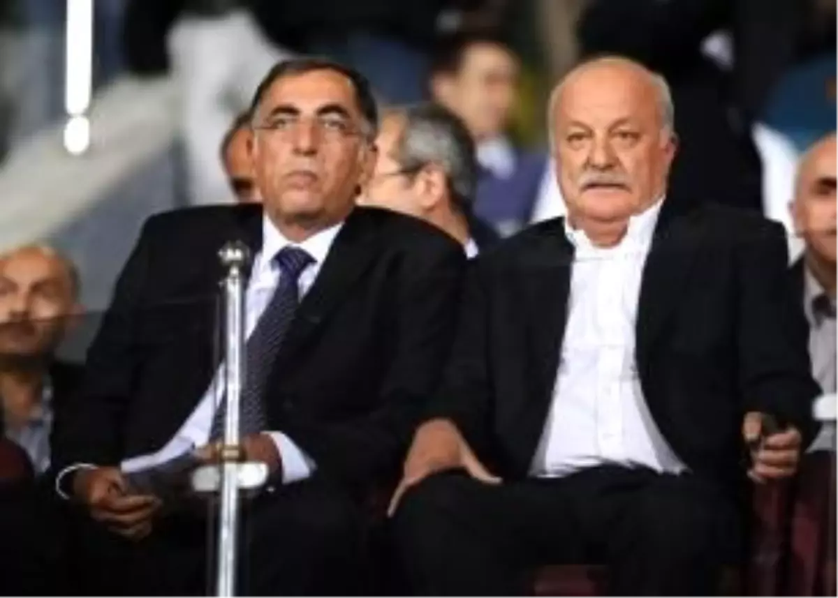 "Sadri Şener\'e Acıyorum"