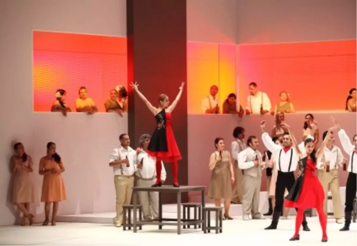 Sezonun Son Prömiyeri "Satılmış Nişanlı"