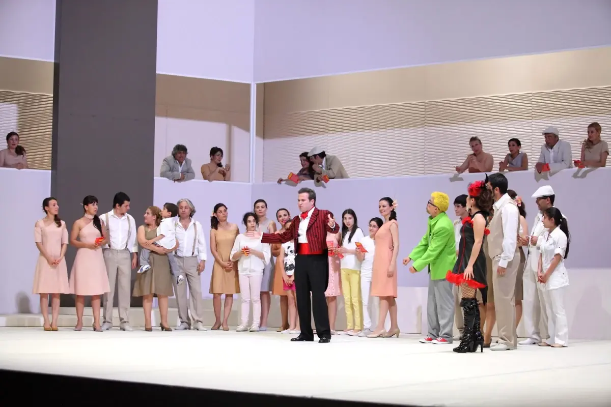 Sezonun Son Prömiyeri \'Satılmış Nişanlı\'