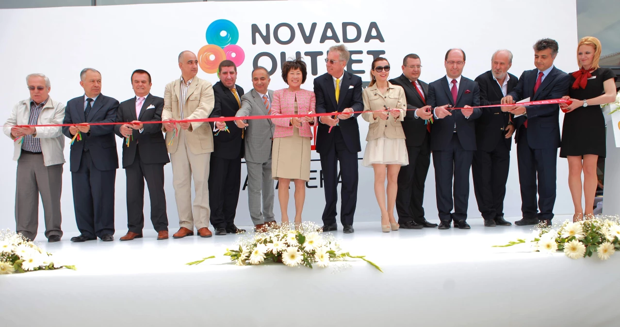 Söke\'nin Yeni Yüzü Novada Outlet Söke Açıldı