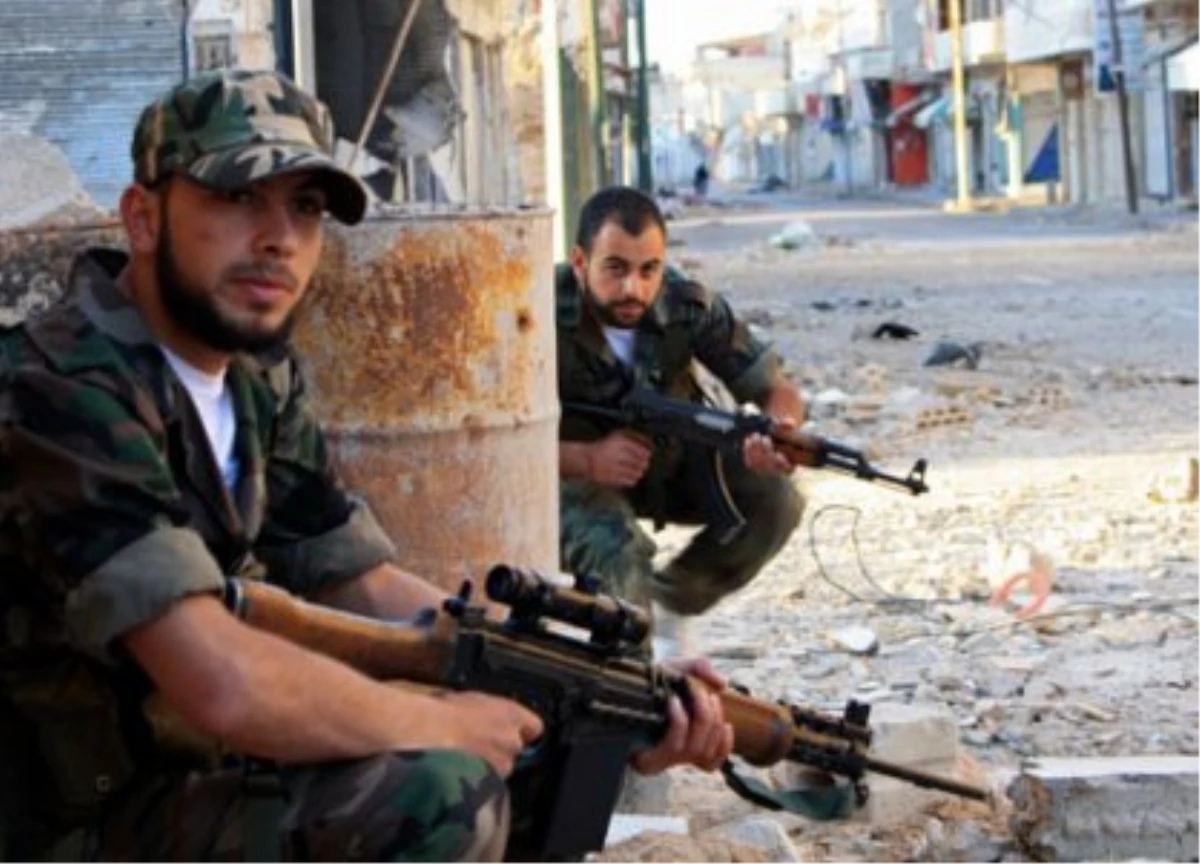 Suriye\'de Gözlemcilerin Konvoyuna Saldırı