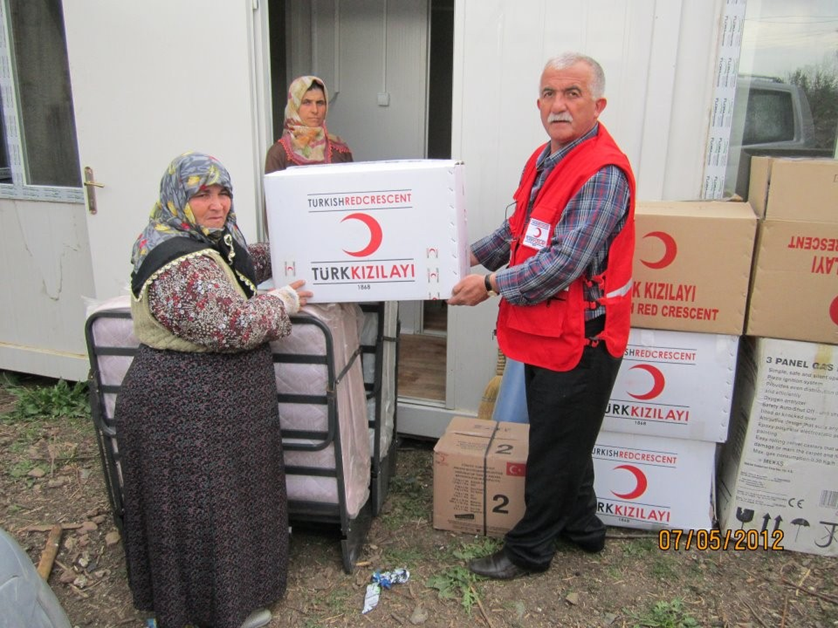 Türk Kızılayından Yangınzede Yardım Eli