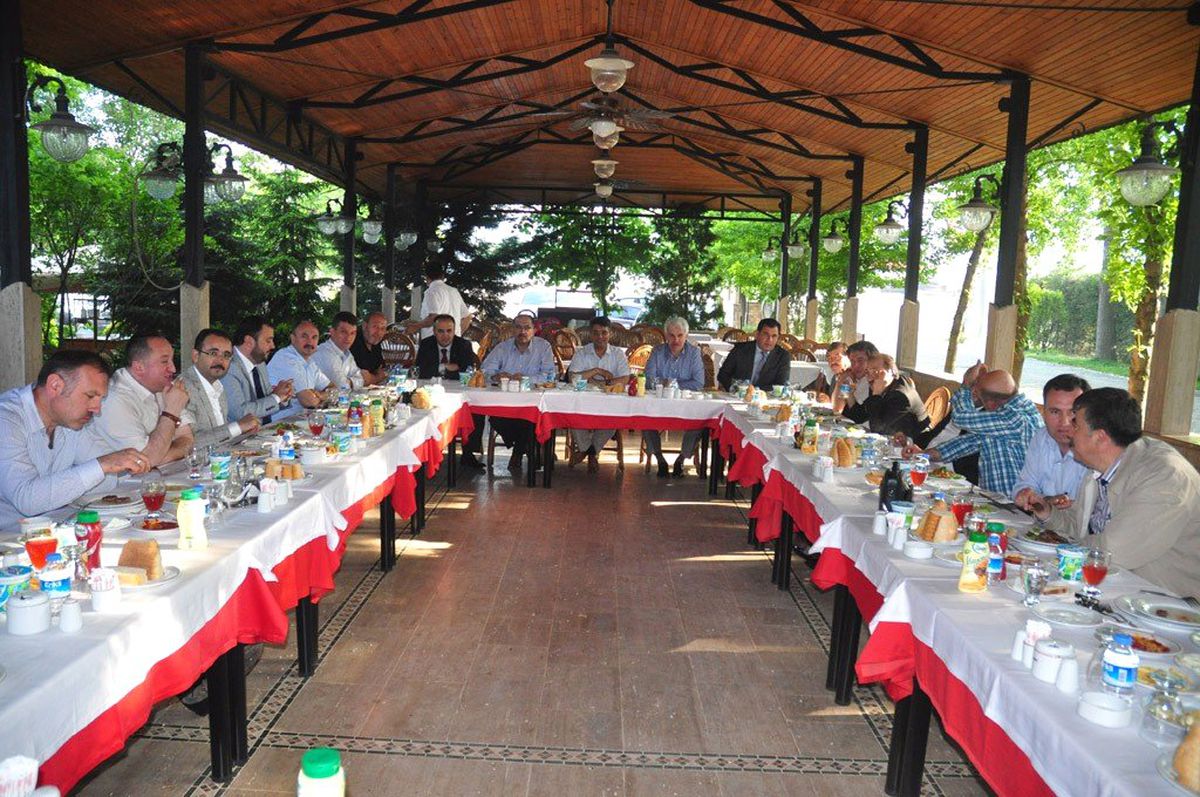 Uşak Heyetinden Milletvekili Şahin'e El Dokuması Kilim