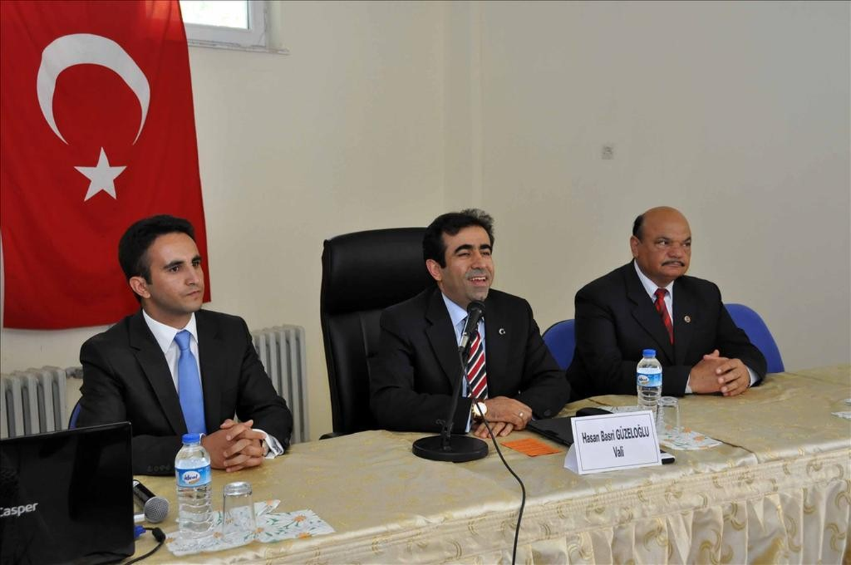 Vali Güzeloğlu Gülnar\'ı Ziyaret Etti