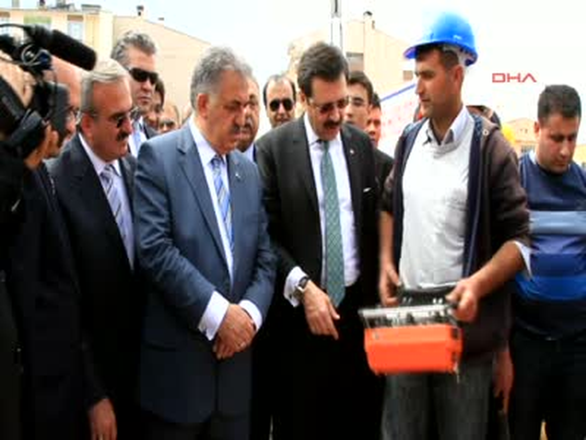 Van2yıkılan Okulun Yerinde Yeni Okul Temeli