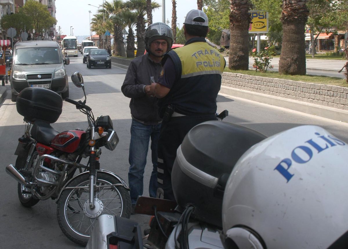 Yaya Yolundan Giden Mosotiklet Sürücülerine Ceza Yağdı