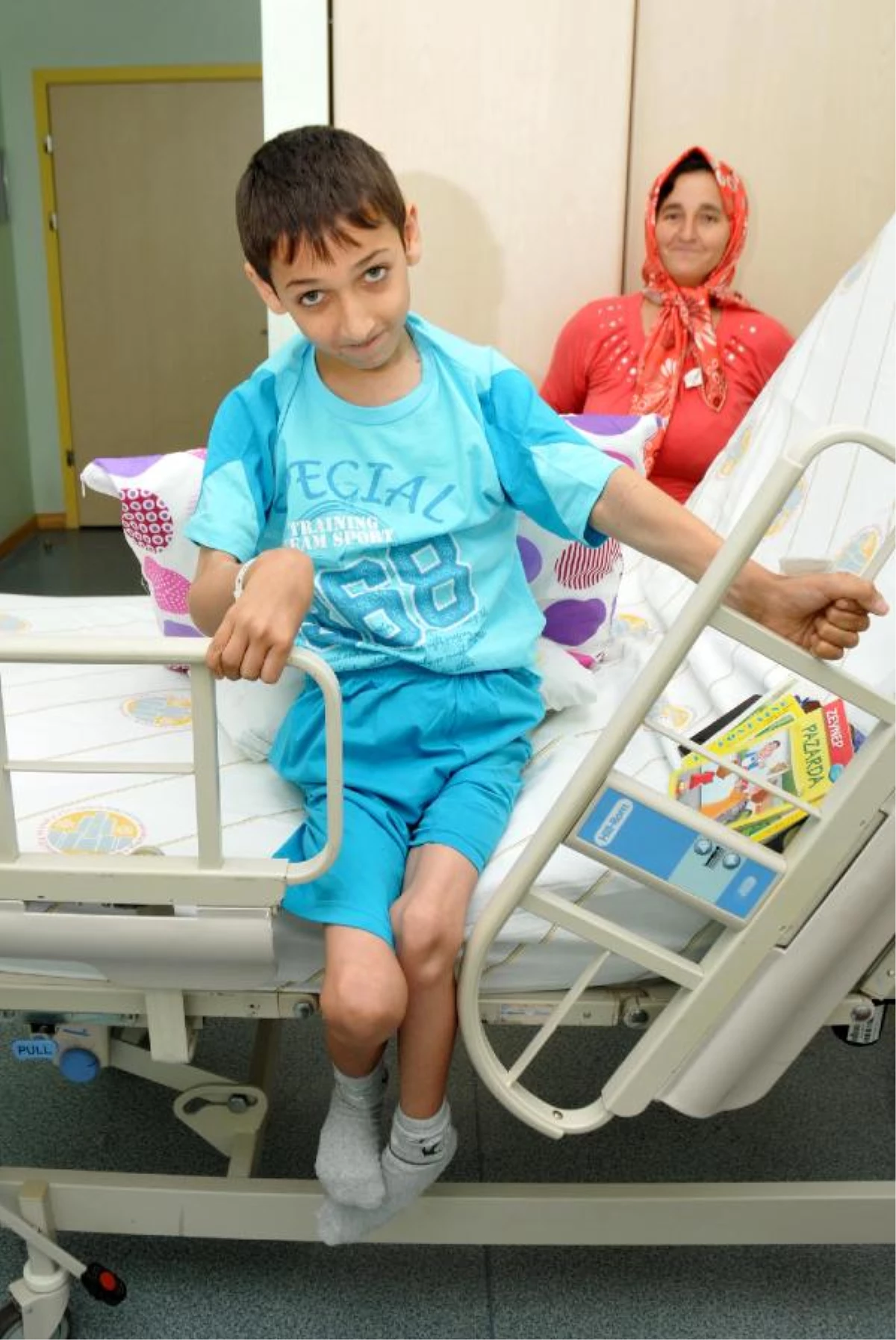 15 Yaşındaki Mustafa, 4 Saatlik Ameliyatla Ayağa Kalktı