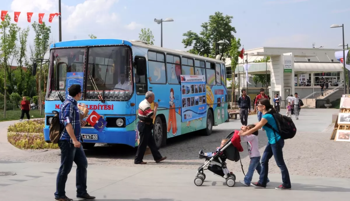 9 Mayıs Avrupa Günü Şenliği\'nde Mamak Belediyesi\'nin Gezici Eğitim Otobüsüne Büyük İlgi