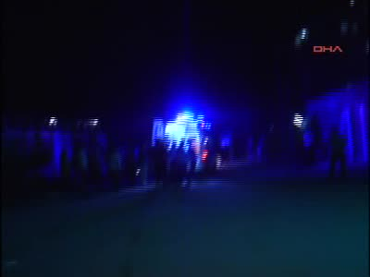Adana\'da İki Yolcu Treni Çarpıştı: 14 Yaralı