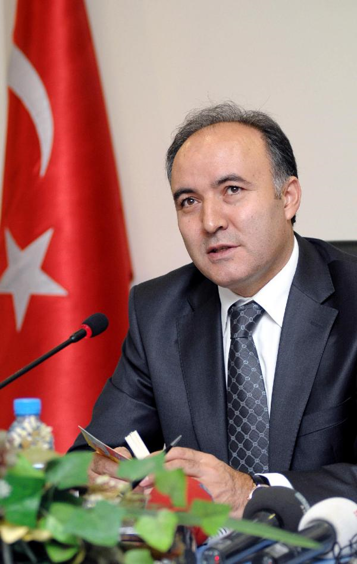 Antalya'da 'Hükümetin Valisi' Tartışması