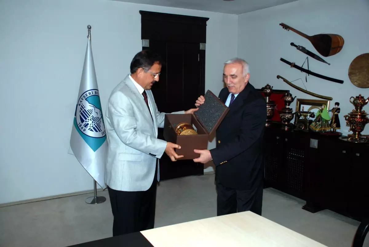 Bankalar Birliği Başkan Özhaseki\'yi Ziyaret Etti