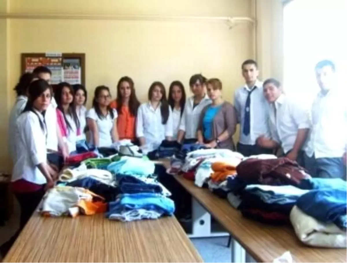 Burhaniye'de Kıyafet Toplama Kampanyası