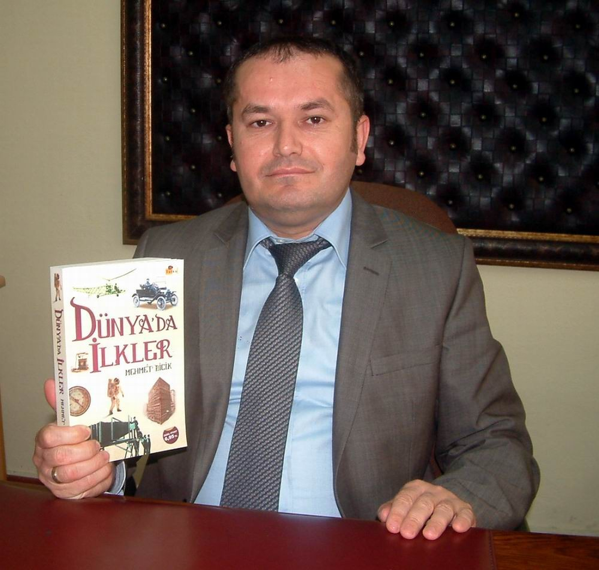 Burhaniye'de Öğretmen Bicik'in 6. Kitabı Çıktı