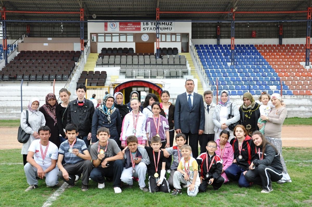 Düzce\'de Engelliler Atletizm Pist Yarışmaları Düzenlendi
