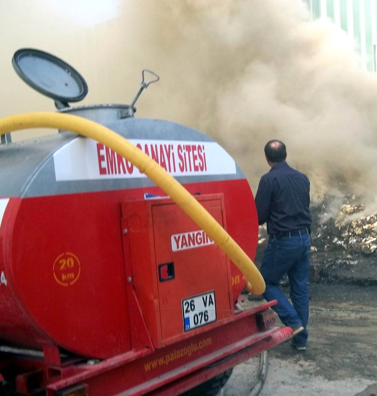 Emko'da Çıkan Yangın Korkuttu