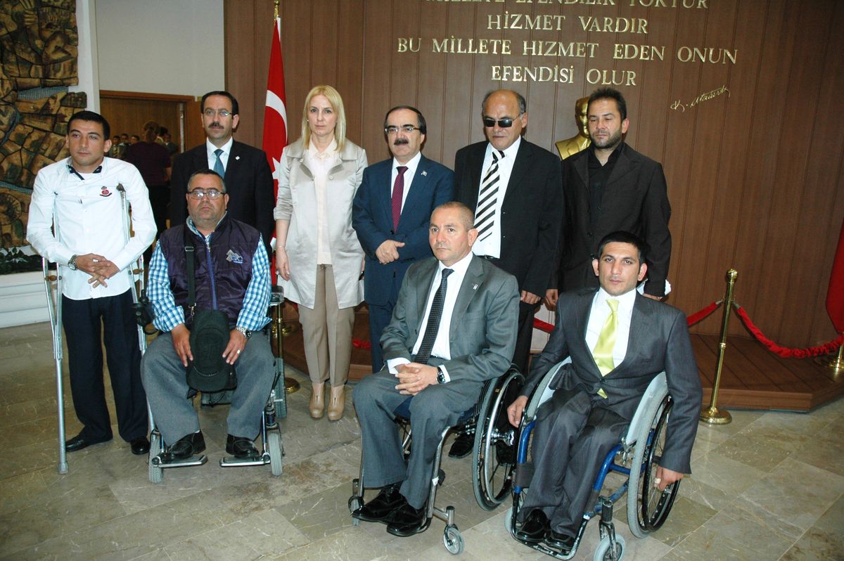 Engellilerden Vali Coş\'a Ziyaret