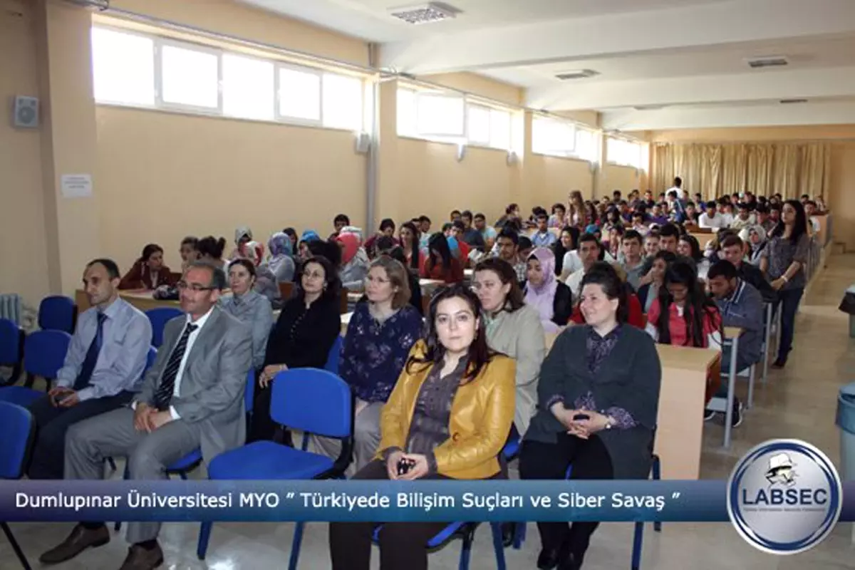 Gediz Meslek Yüksekokulu'nda 'Türkiye'de Bilişim Suçları ve Siber Savaş' Konferansı Düzenlendi