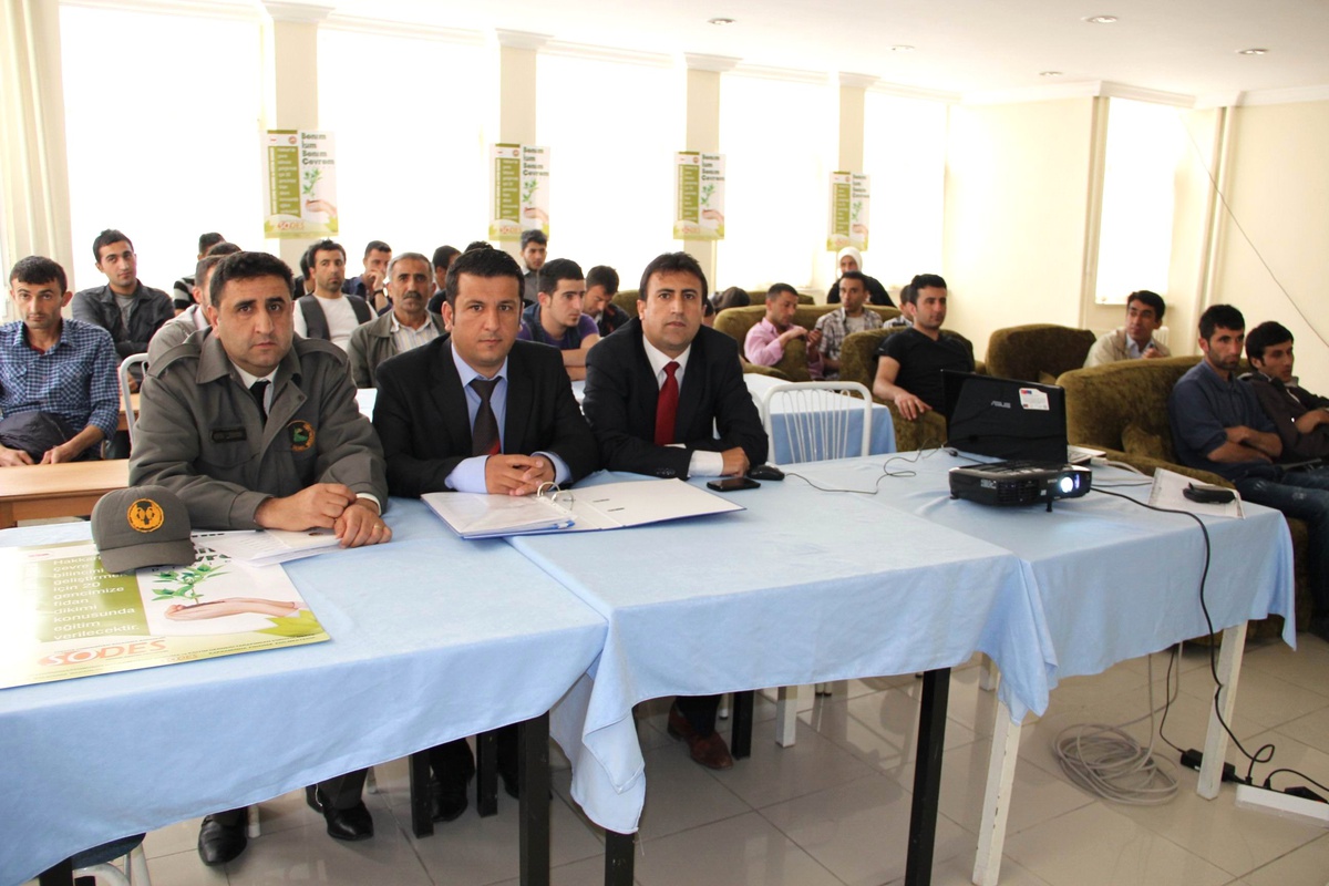 Hakkari\'de Yeni İşe Alınanlara Fidan Dikim Eğitimi