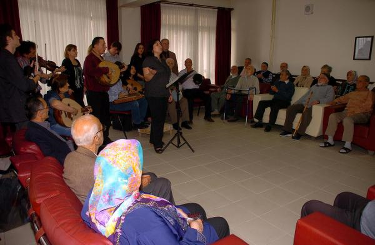Huzurevinde Anneler Günü Konseri