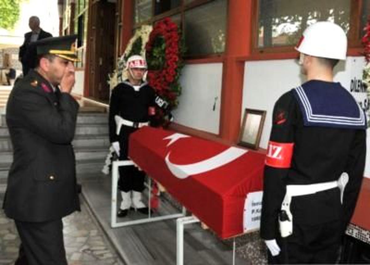 İntihar Eden Albay Askeri Törenle Toprağa Verildi