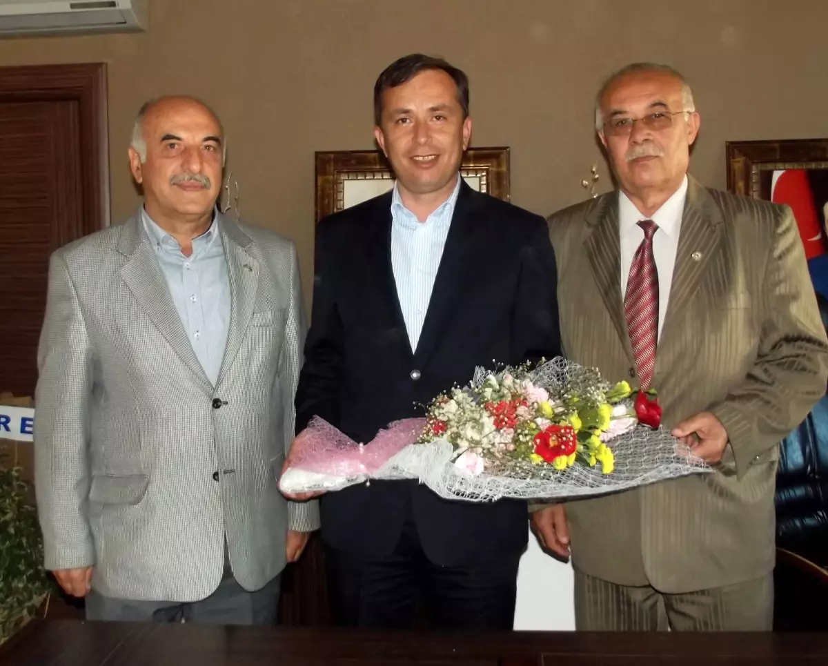 İskilip\'teki Meslek Örgütlerinden Ceylan\'a Kutlama Ziyareti