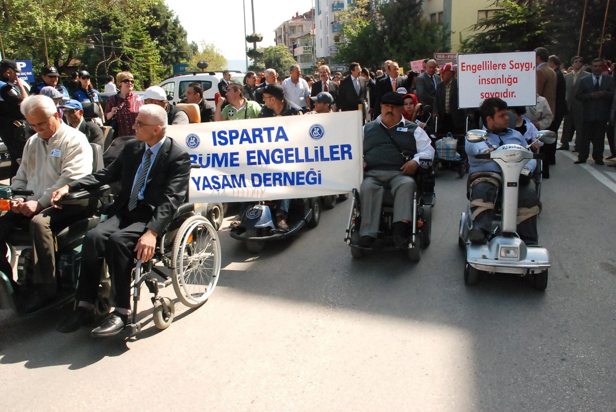 Isparta\'da Engelliler Yürüyüşü