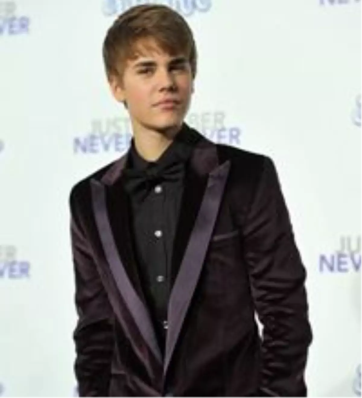 Justin Bieber Liseden Mezun Oldu