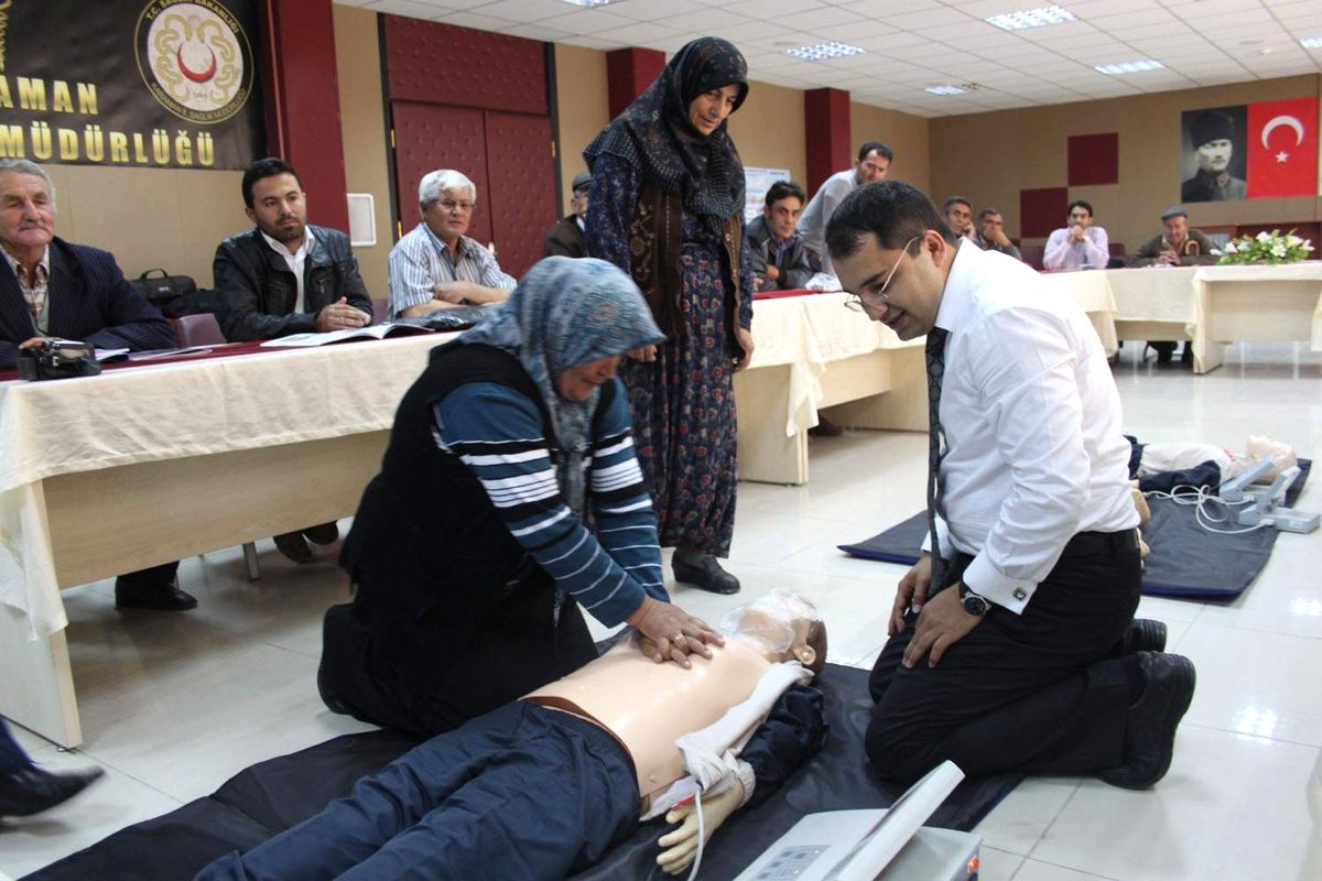 Karaman\'da Vatandaşa İlk Yardım Eğitimi Veriliyor