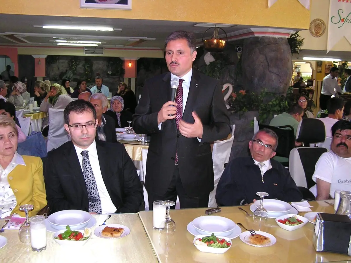 Malatya'da Engellilere Belediye Yemek Verdi