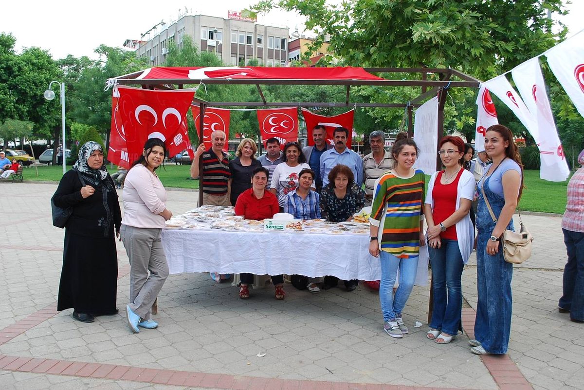MHP\'den Anneler İçin Kermes