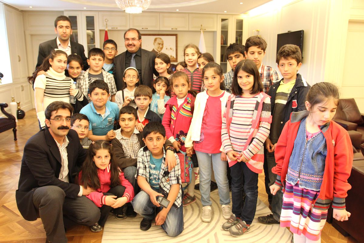 Minik Fotoğrafçılar Ağrı Çeçen Üniversitesi\'ni Ziyaret Etti