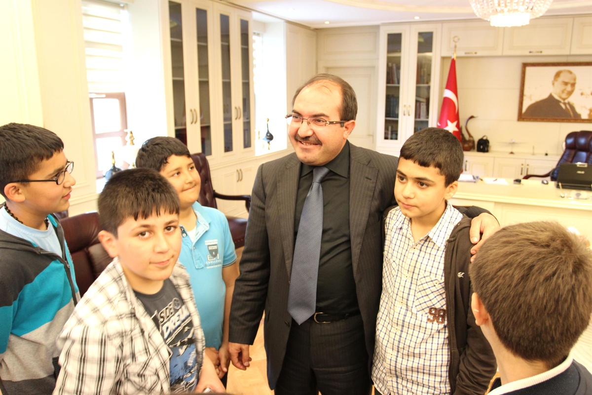 Minik Fotoğrafçılar Üniversitemizi Ziyaret Etti
