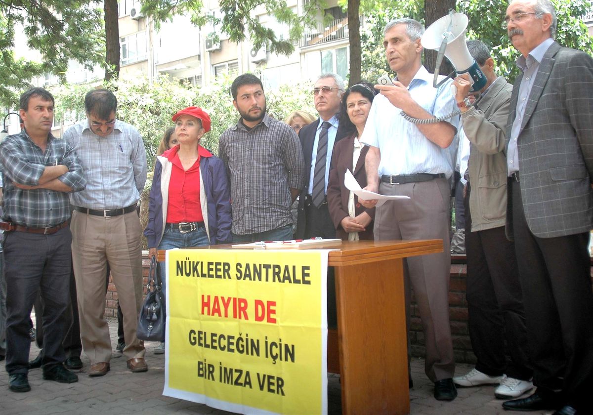Nkp, \'Nükleere Hayır\' İmza Kampanyasını Sürdürüyor