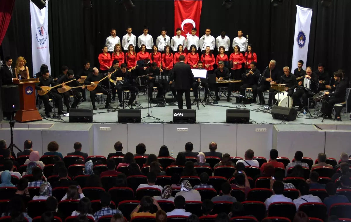 Öğrencilerden Türk Halk Müziği Konseri