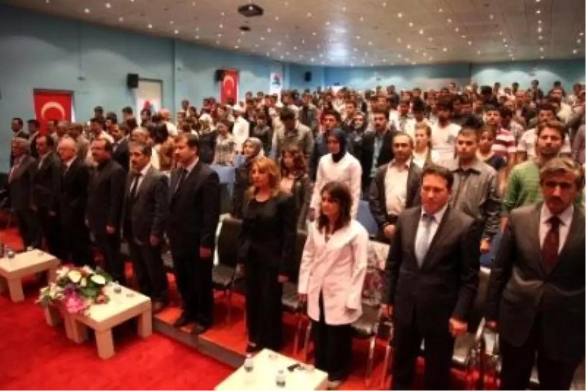 Öğrencisinin Rektör Olduğu Üniversitede Konferans Verdi
