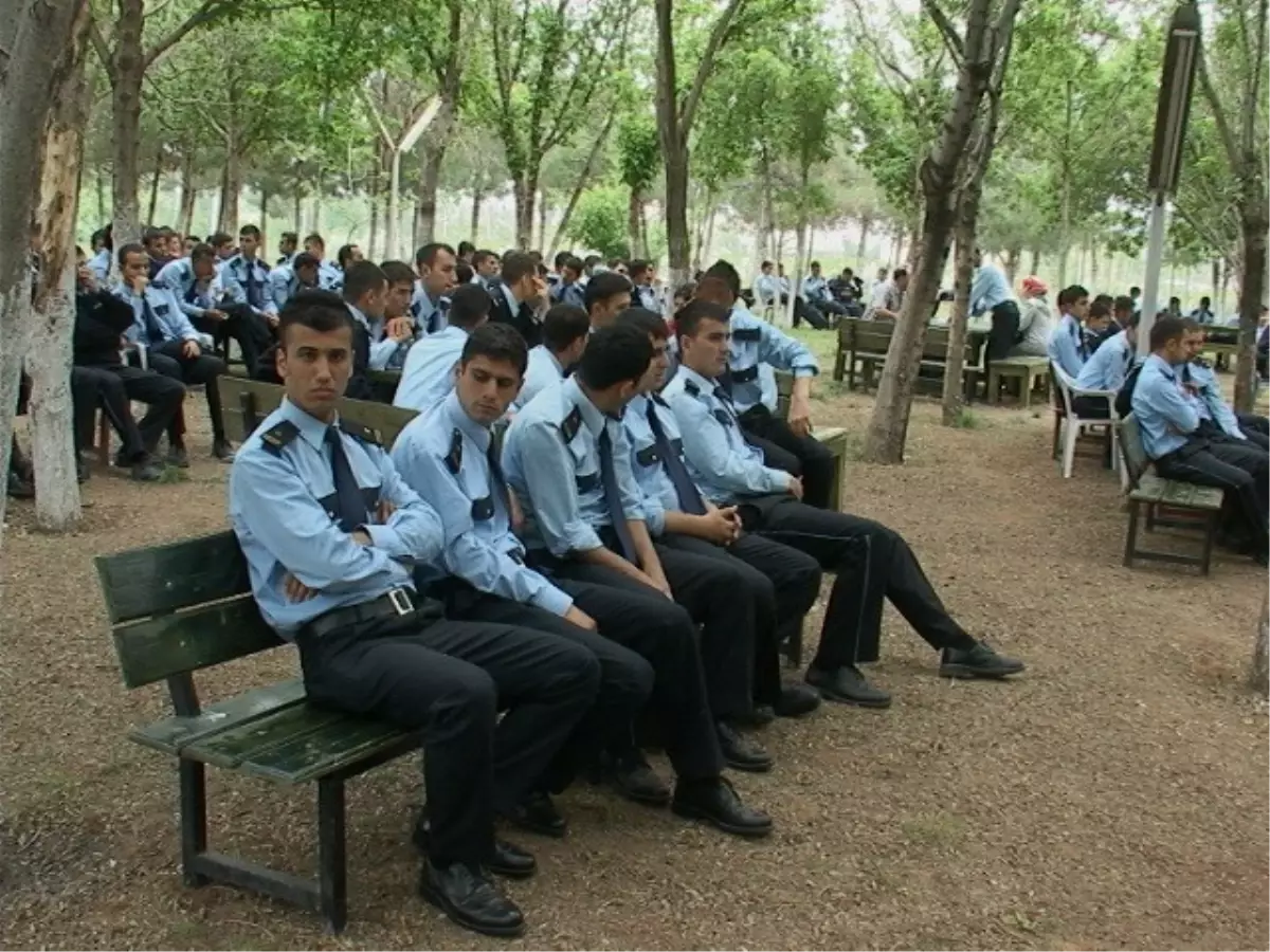 Polis Myod'da Bahar Şenliği