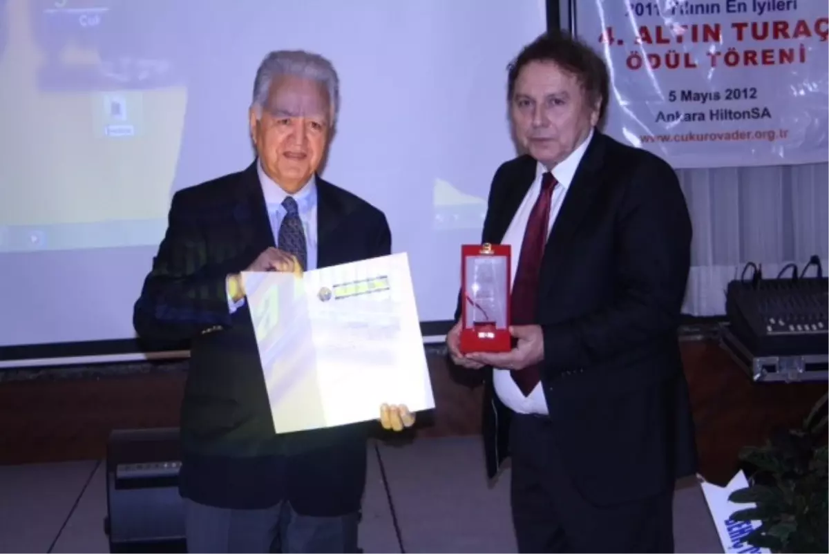 Prof. Dr. İlter Varinli\'ye Yılın Tıp Bilimcisi Ödülü