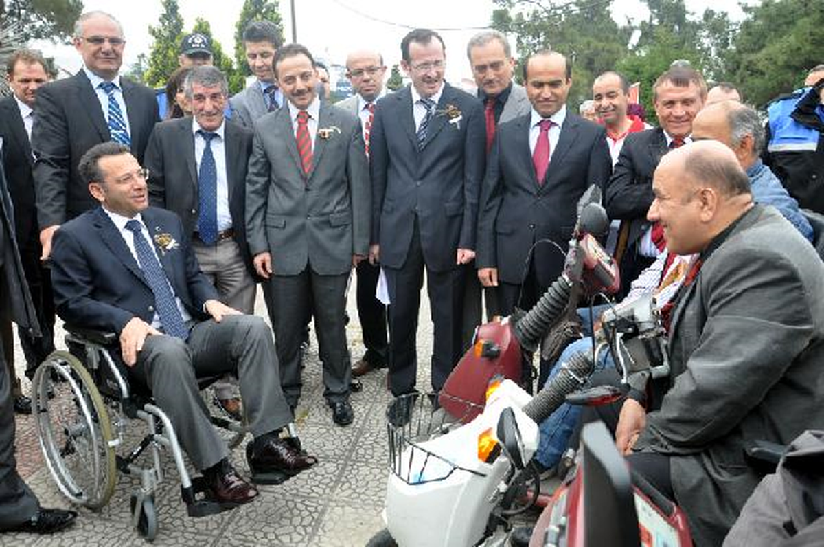 Samsun Valisi Tekerlekli Sandalyeye Oturup Empati Yaptı