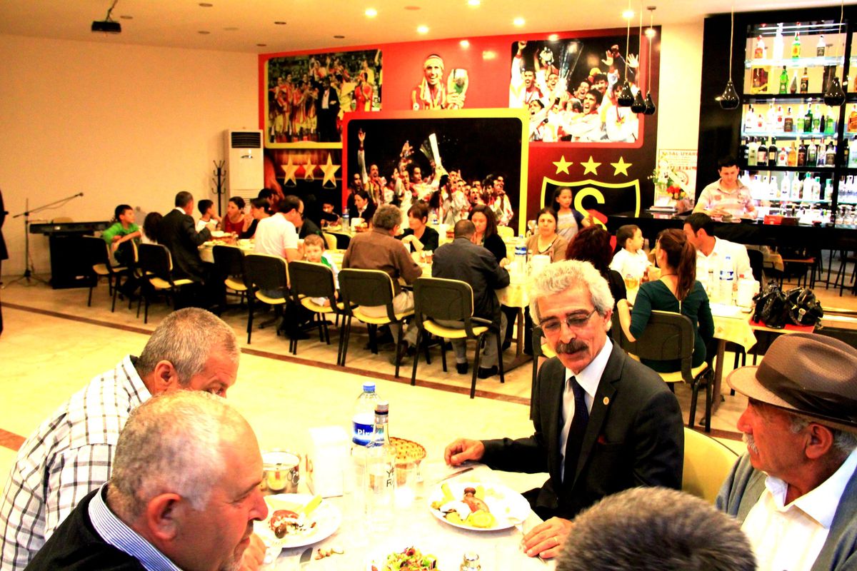 Sarıgöl Eğitim Sen Üyeleri Yemekte Buluştu