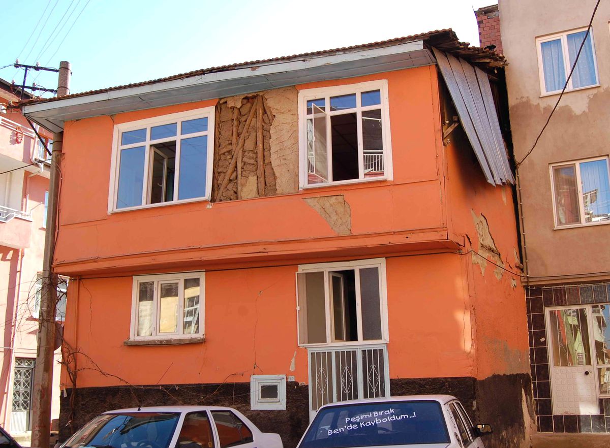 Simav'da Deprem Sigortası Patlaması
