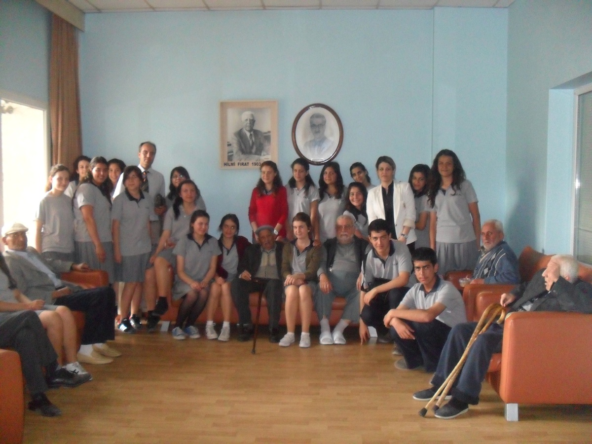 Söke Cumhuriyet Anadolu Lisesi'nden Huzurevi Ziyareti