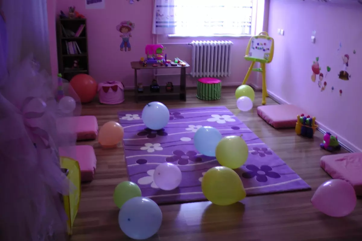 Üniversite Öğrencilerinden Hastaneye Çocuk Oyun Odası