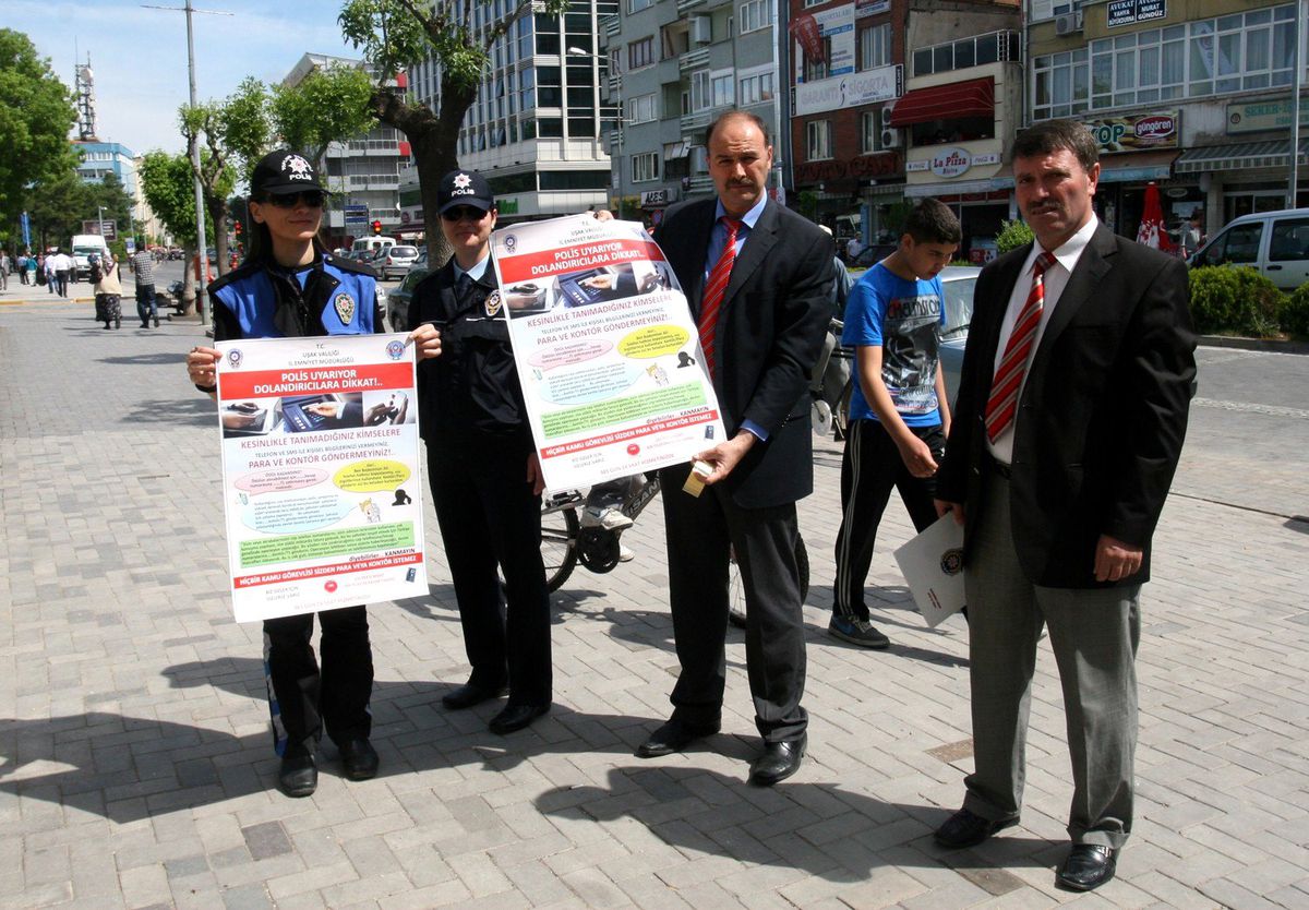 Uşak Polisinden Vatandaşlara Kontör Dolandırılarına Karşı Afişli Uyarı