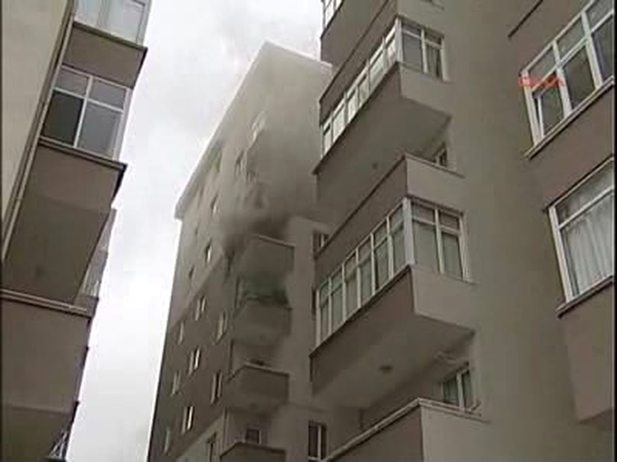 Üsküdar\'da Çıkan Yangın, Paniğe Neden Oldu